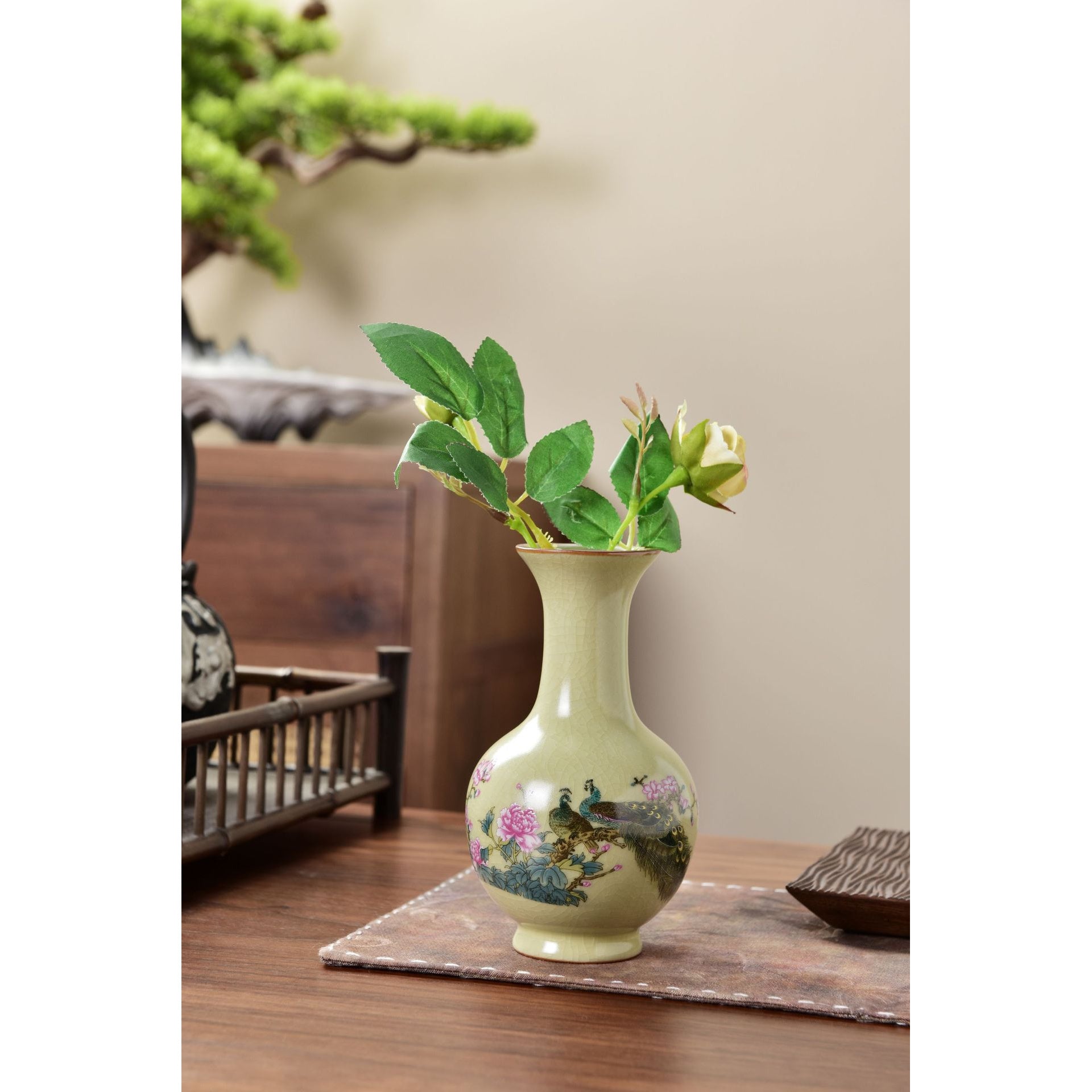 A Sleek And Easy Ceramic Vase Designed to Be a Centerpiece in Your Living Room, Perfect for Showcasing a Single Flower, Adding a Touch of Elegance to Modern Home Decor