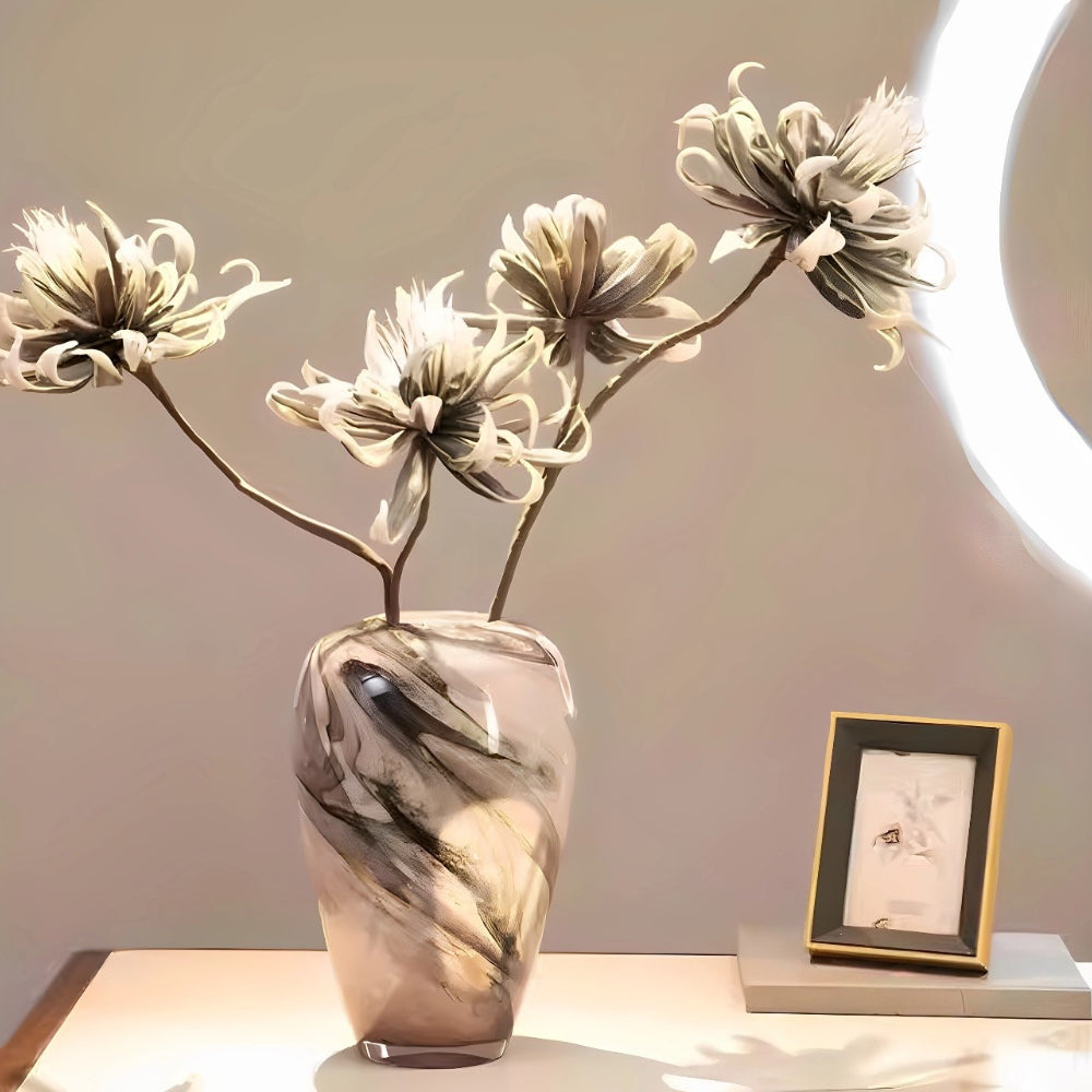 A Stylish Glass Vase in an Elegant Ink Painting Design, Perfect for Decorating a Classic Bedroom Desk, Ideal for Arranging Small Flowers, And Suitable for Hydroponically Grown Fresh Blooms