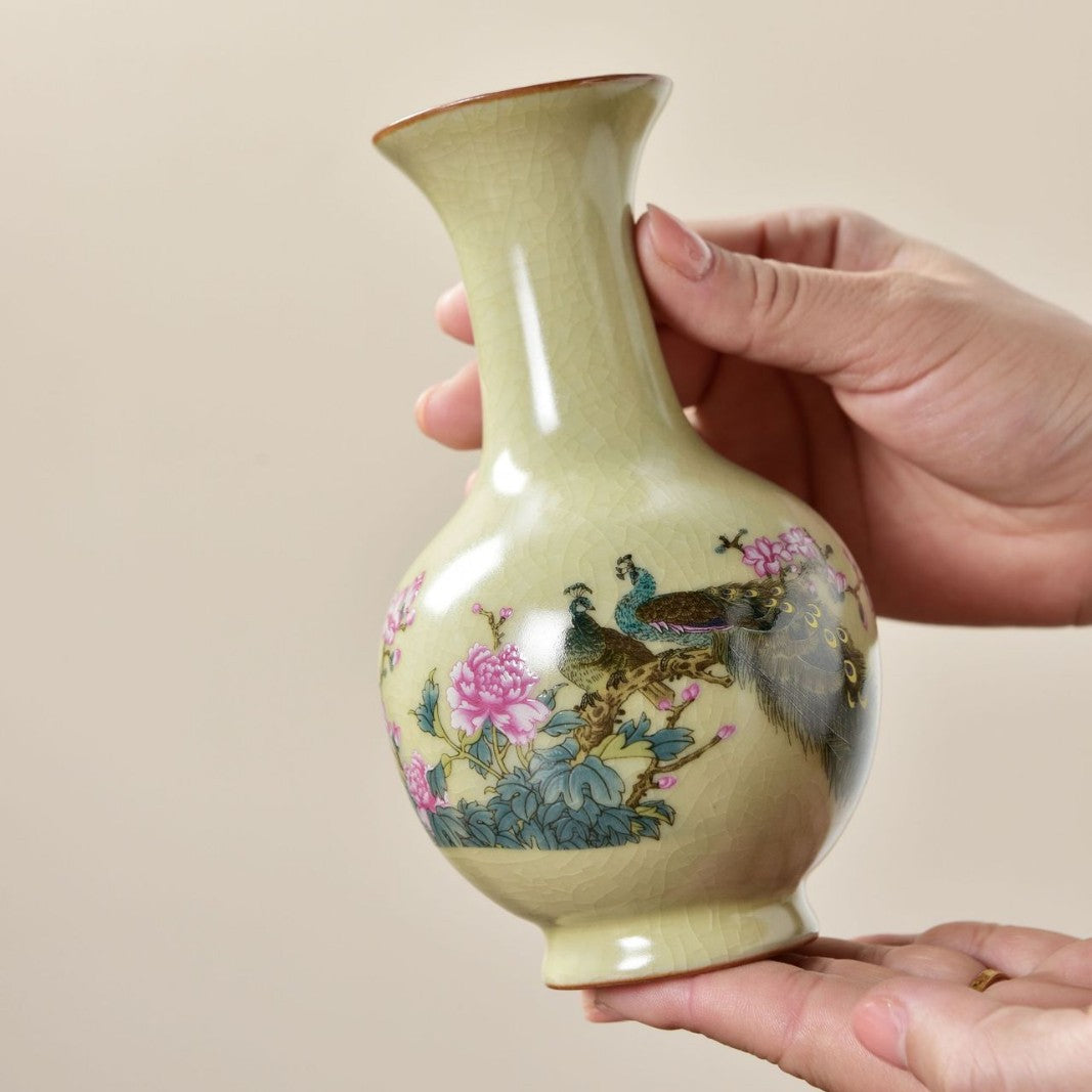 A Sleek And Easy Ceramic Vase Designed to Be a Centerpiece in Your Living Room, Perfect for Showcasing a Single Flower, Adding a Touch of Elegance to Modern Home Decor